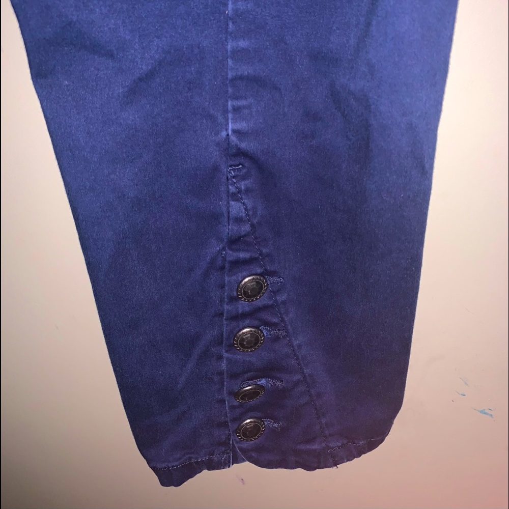 Torrid 18 capris w/ buttons